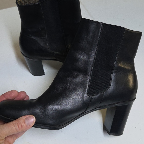 Sz 8 Tommy Hilfiger Black Leather Ankle Booties with Block Heel - Picture 3 of 9